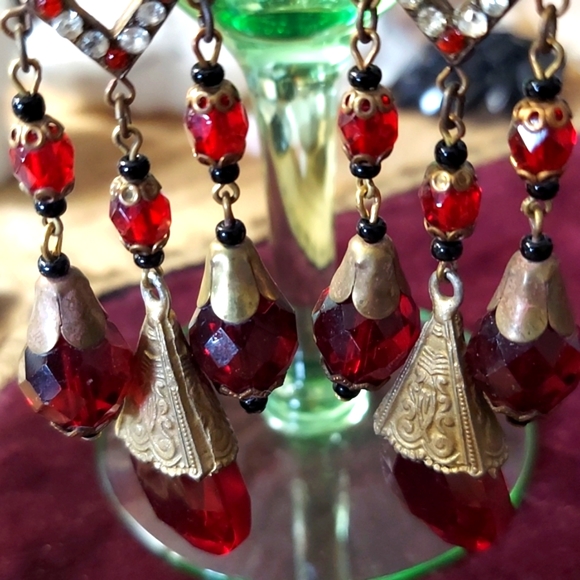 Czechoslovakian Drop Red Earrings - Picture 3 of 5